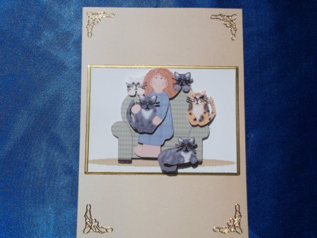 Dessin de femme dans fauteuil avec 5 chats - Prix : 3,25 euros