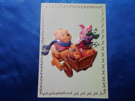 Winnie l'ourson et Porcinet avec une brouette de citrouilles - Prix : 3,25 euros