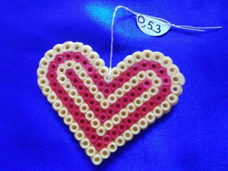 Coeur jaune et rouge - 7,4 cm de largeur sur 6,5 cm de hauteur - Prix : 0,53 euro