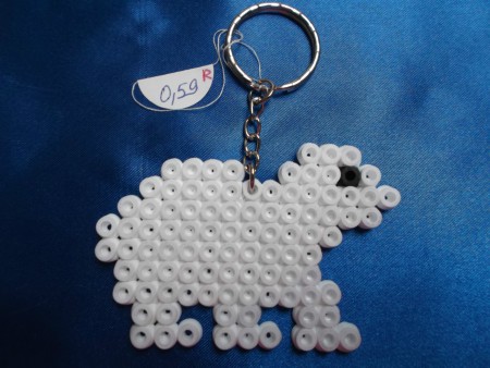 Ours polaire en porte-clés - 7,3 cm de large sur 4,8 cm de haut + attache de porte-clés - Prix : 0,59 euros