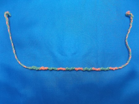 laine vert et orange - Prix : 0.50 euro - longueur du dessin : 14.5 cm et largeur : 4 mm